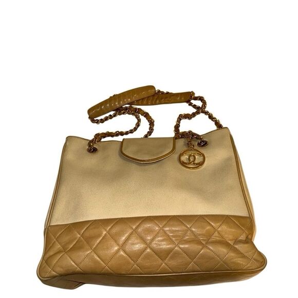 Chanel Chic Two-Tone Designer Tote Bag - Picture 13 of 15